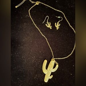 Gold tone cactus set